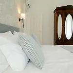 Casa Oliveira Esmeraldo - بيت للعطل *